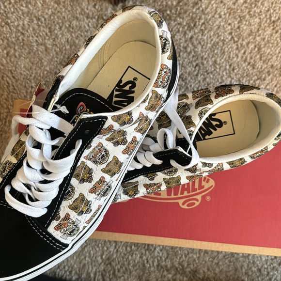 Vans - Picture 5 of 6